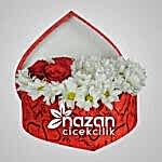 Nazan Cicekcilik Kalp Kutuda Kir Cicekleri Ve Kirmizi Guller 1