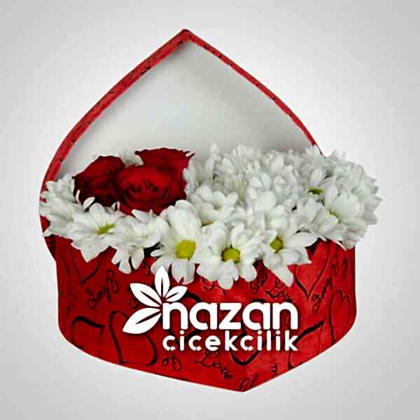Nazan Cicekcilik Kalp Kutuda Kir Cicekleri Ve Kirmizi Guller 1