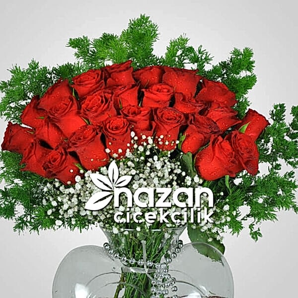 Nazan Cicekcilik Seffaf Kalp Vazoda 25li Kirmizi Gul 2