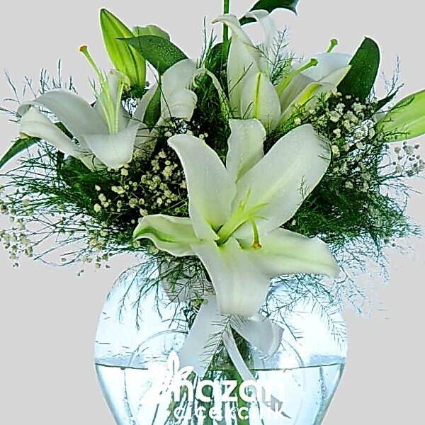 Nazan Cicekcilik şeffaf Kalp Vazoda Beyaz Lilyumlar 2