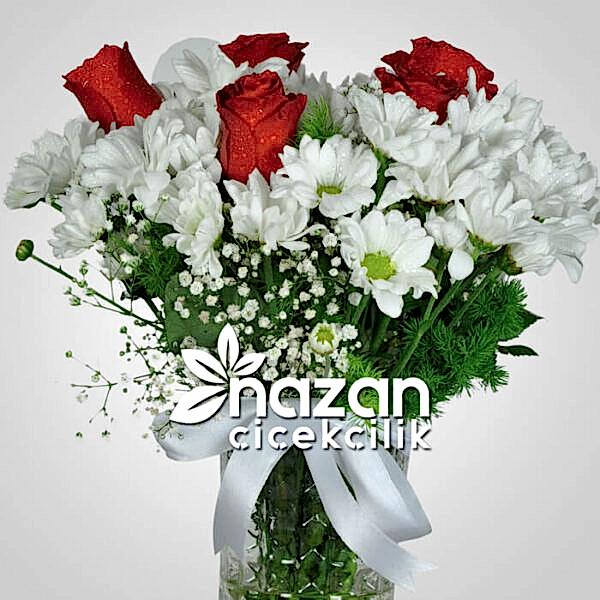 Nazan Cicekcilik Seffaf Silindir Vazoda Kir Cicekleri Ve Kirmizi Guller 2