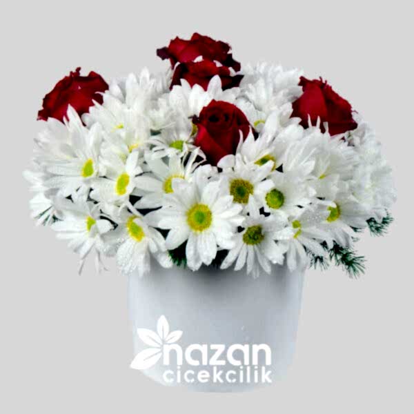 nazan-cicekcilik-seramik-vazoda-krizantemler-ve-kirmizi-guller-1