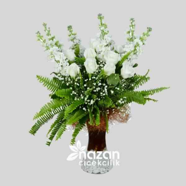 nazan-cicekcilik-cam-vazoda-beyaz-gul-beyaz-sebboy